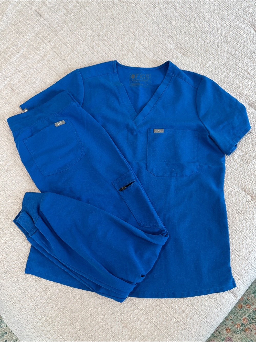 Figs Men’s Scrub Set - Royal Blue V-Neck Top & Pants